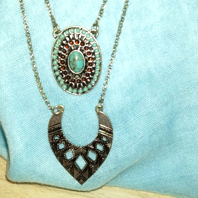 3863 Lucky Brand Cute Double Silvertone Necklace Great Condition